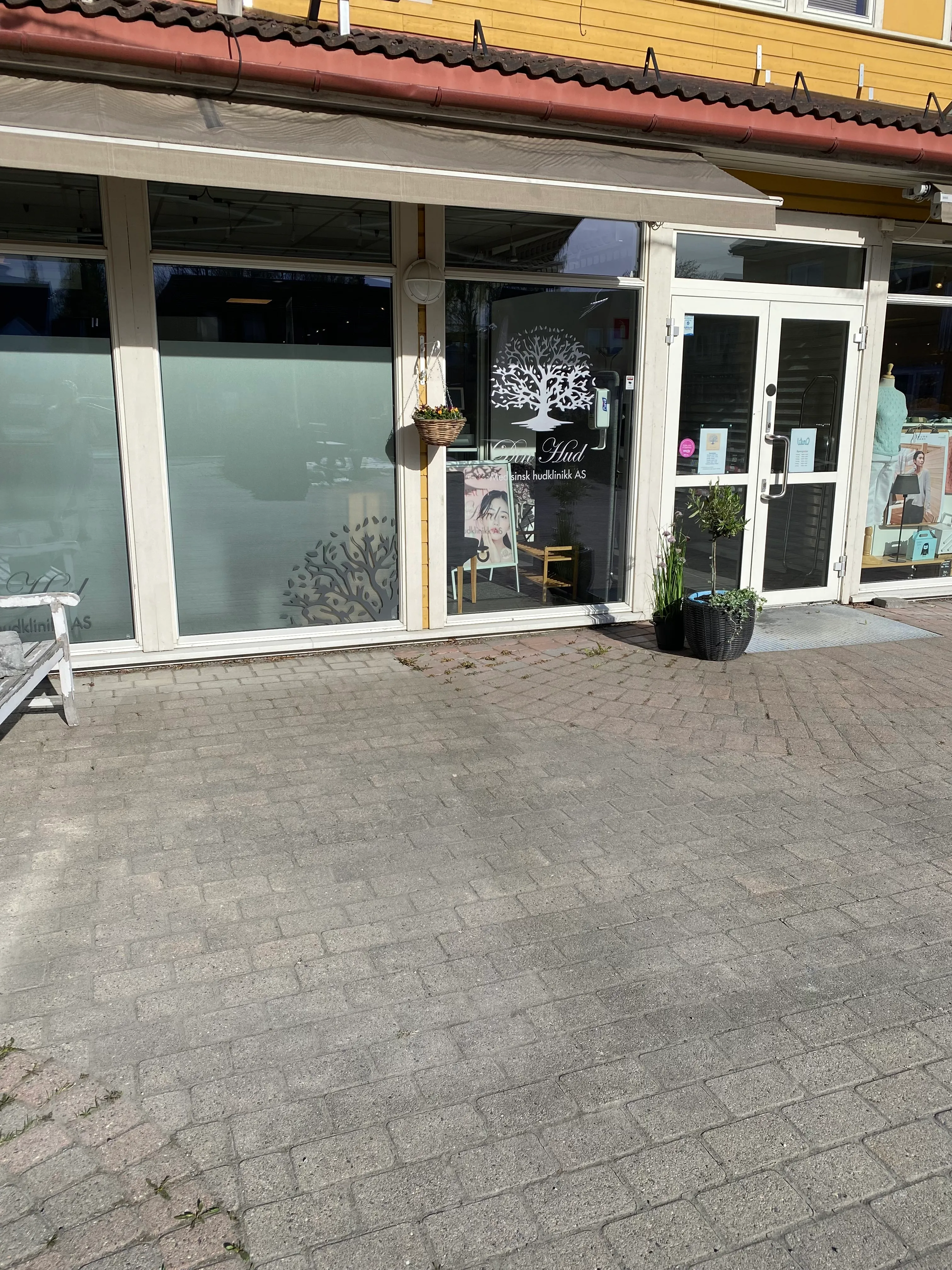 Fra Din Hud medisinsk hudklinikk i Raufoss – bilde 3